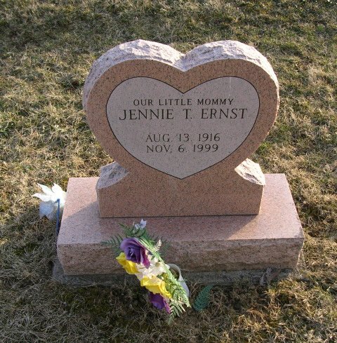ERNST Jennie Theresa 1916-1999 grave.jpg